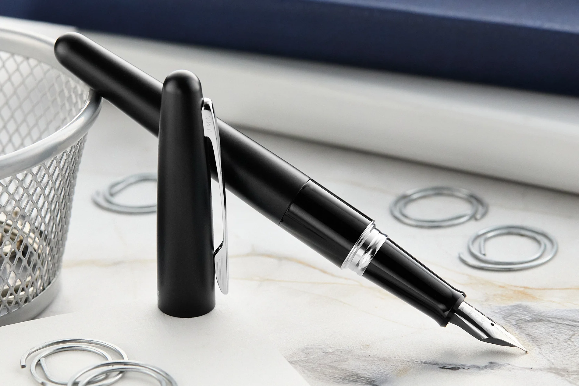 Pilot Metropolitan Fountain Pen - Black Plain - Image 5