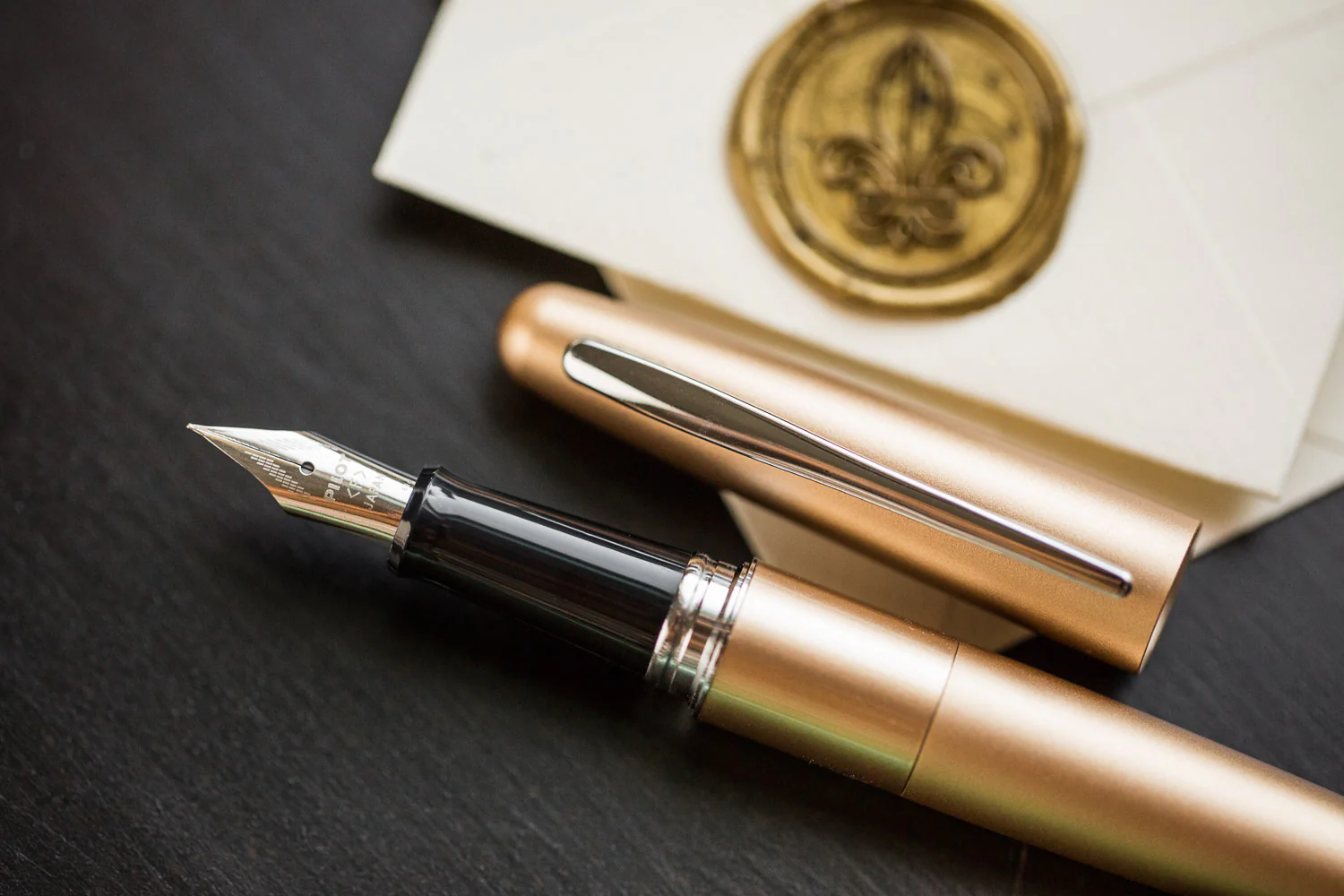 Pilot Metropolitan Fountain Pen - Gold Plain - Image 6