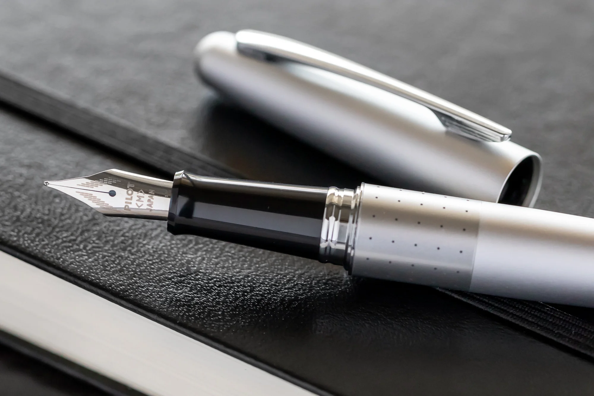 Pilot Metropolitan Fountain Pen - Silver Dots - Image 8