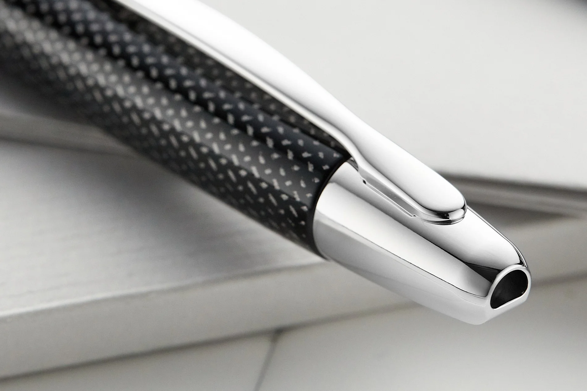 Pilot Vanishing Point Fountain Pen - Black Carbonesque - Image 12