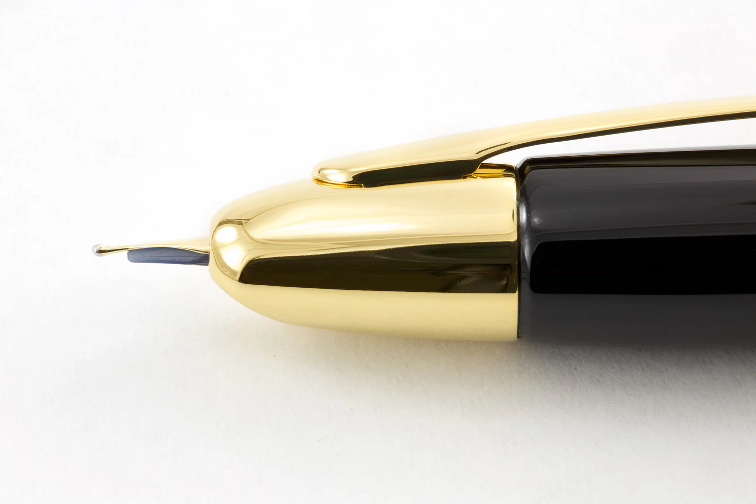 Pilot Vanishing Point Fountain Pen - Black/Gold - Image 9