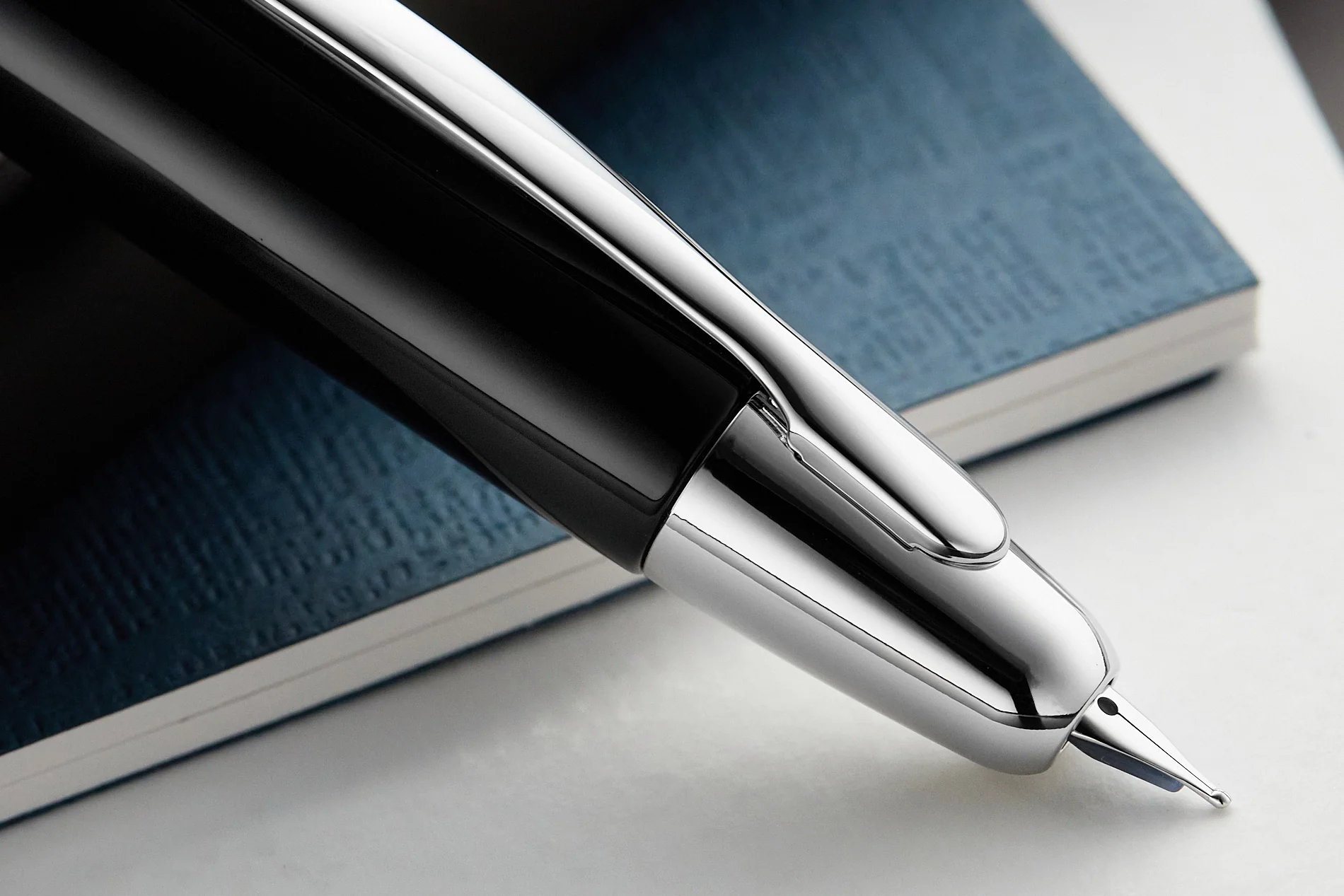 Pilot Vanishing Point Fountain Pen - Black/Rhodium - Image 10