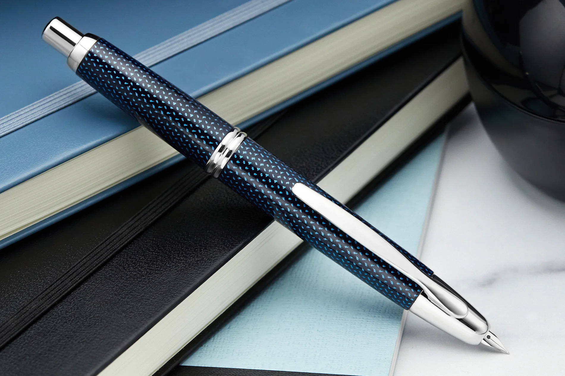 Pilot Vanishing Point Fountain Pen - Blue Carbonesque - Image 7