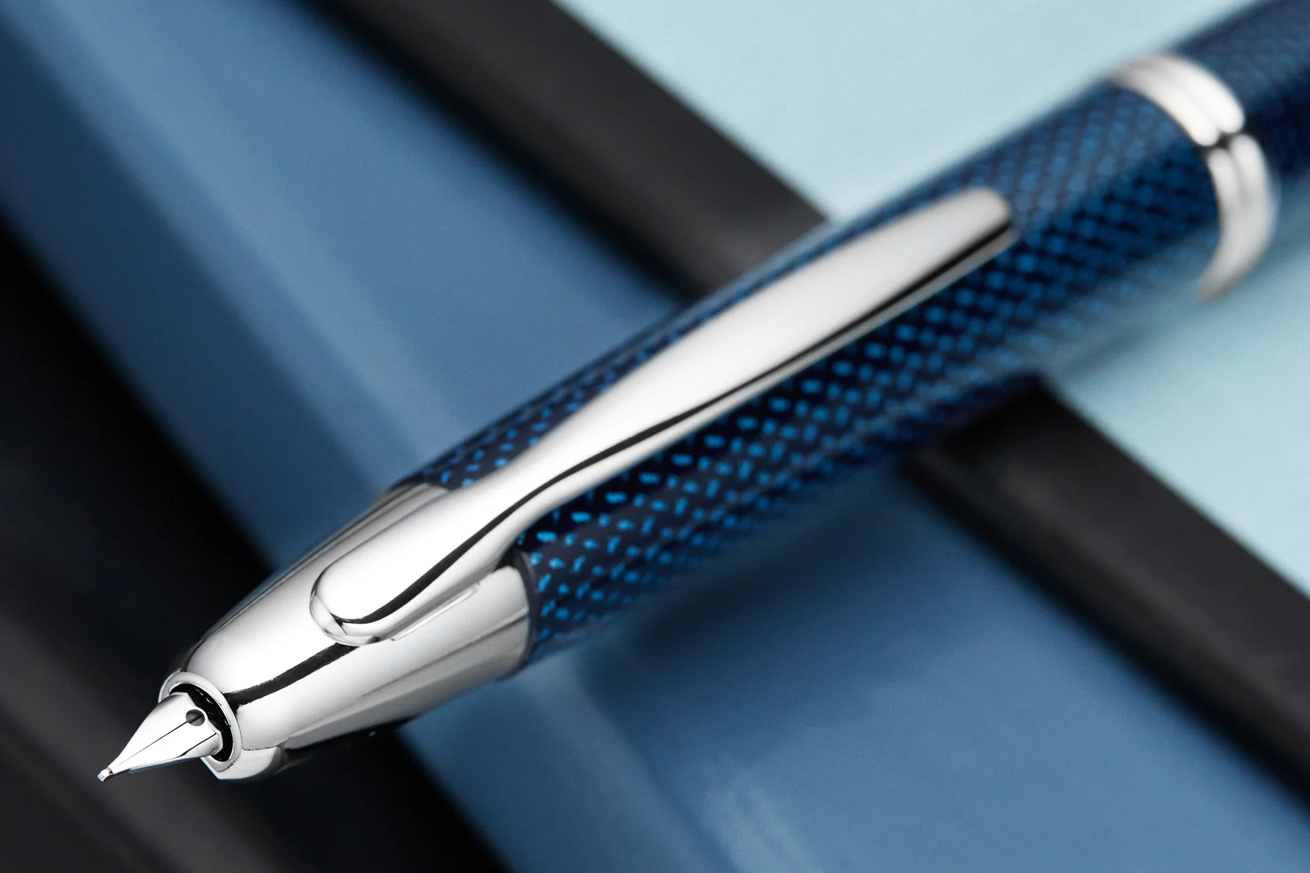 Pilot Vanishing Point Fountain Pen - Blue Carbonesque - Image 9