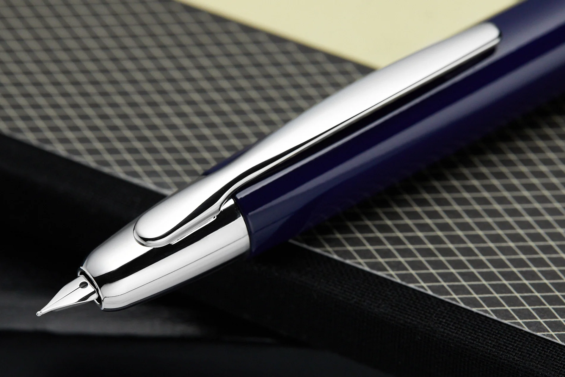Pilot Vanishing Point Fountain Pen - Blue/Rhodium - Image 10