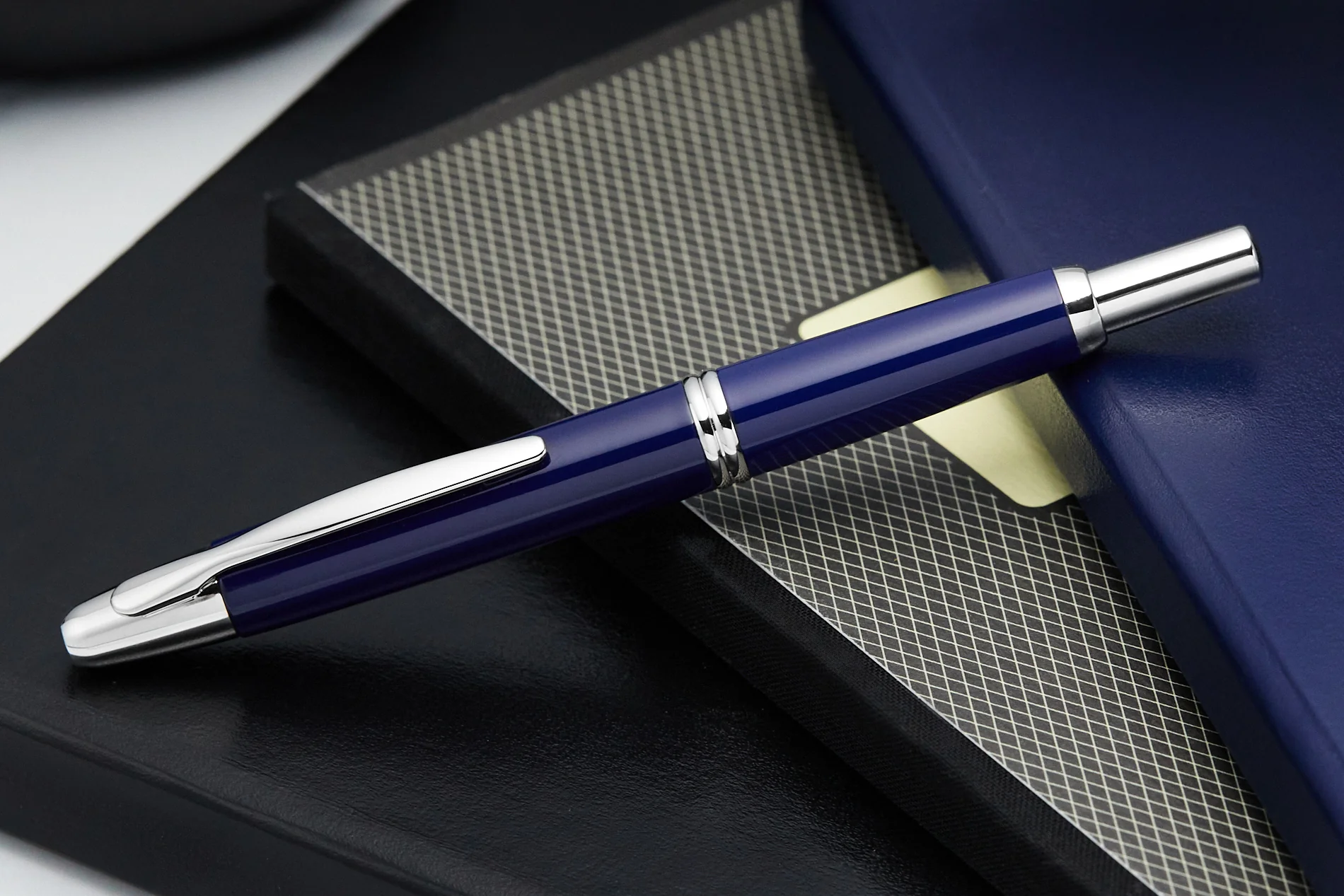 Pilot Vanishing Point Fountain Pen - Blue/Rhodium - Image 7