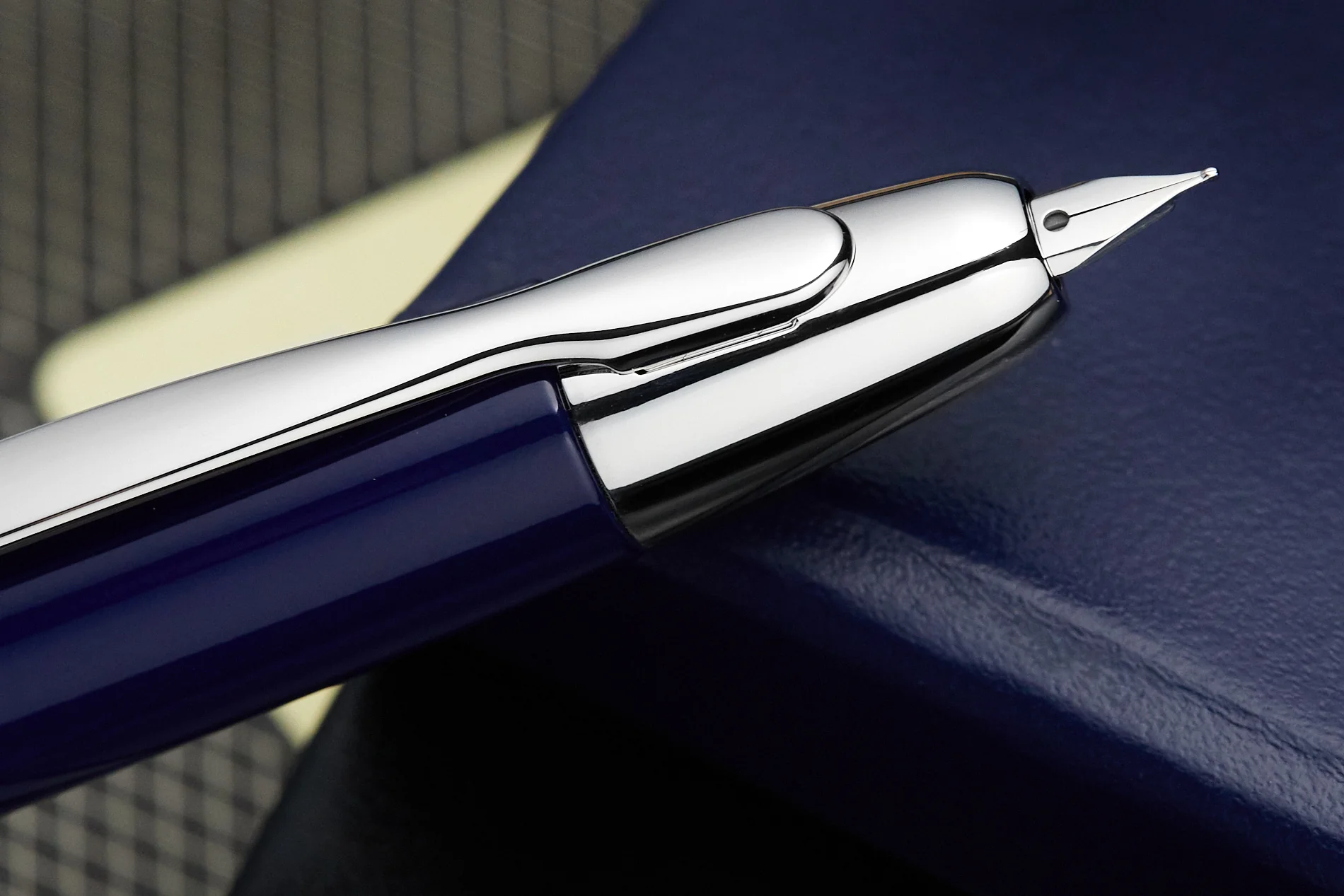 Pilot Vanishing Point Fountain Pen - Blue/Rhodium - Image 8