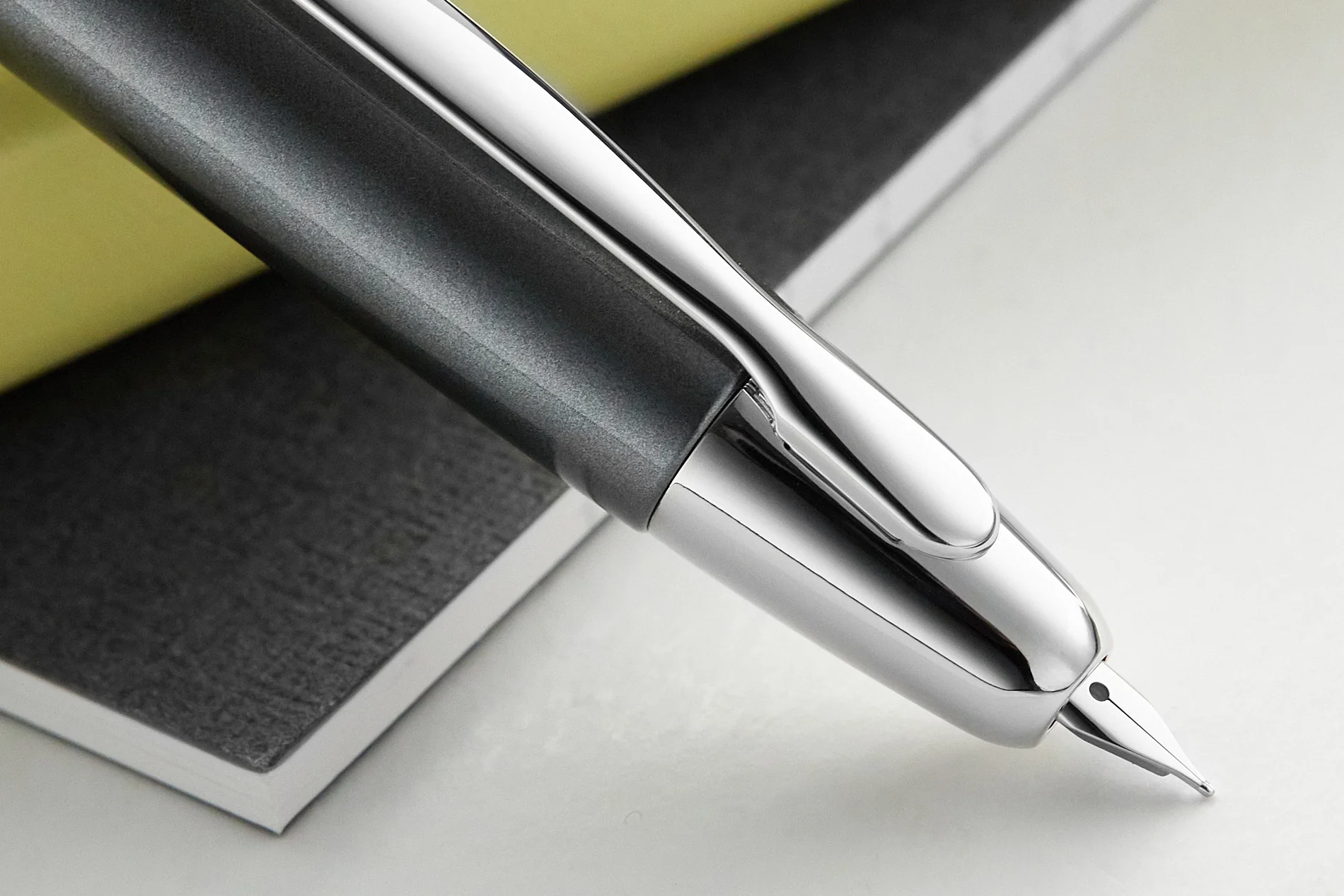 Pilot Vanishing Point Fountain Pen - Gun Metal/Rhodium - Image 10