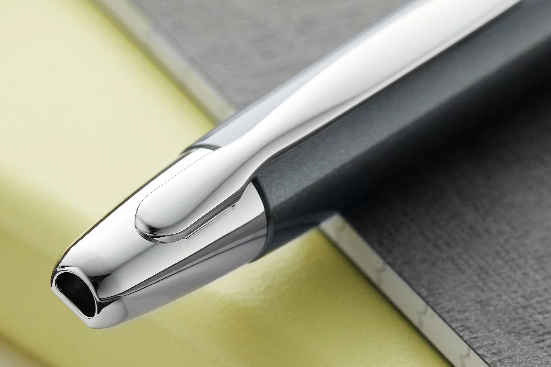 Pilot Vanishing Point Fountain Pen - Gun Metal/Rhodium - Image 11