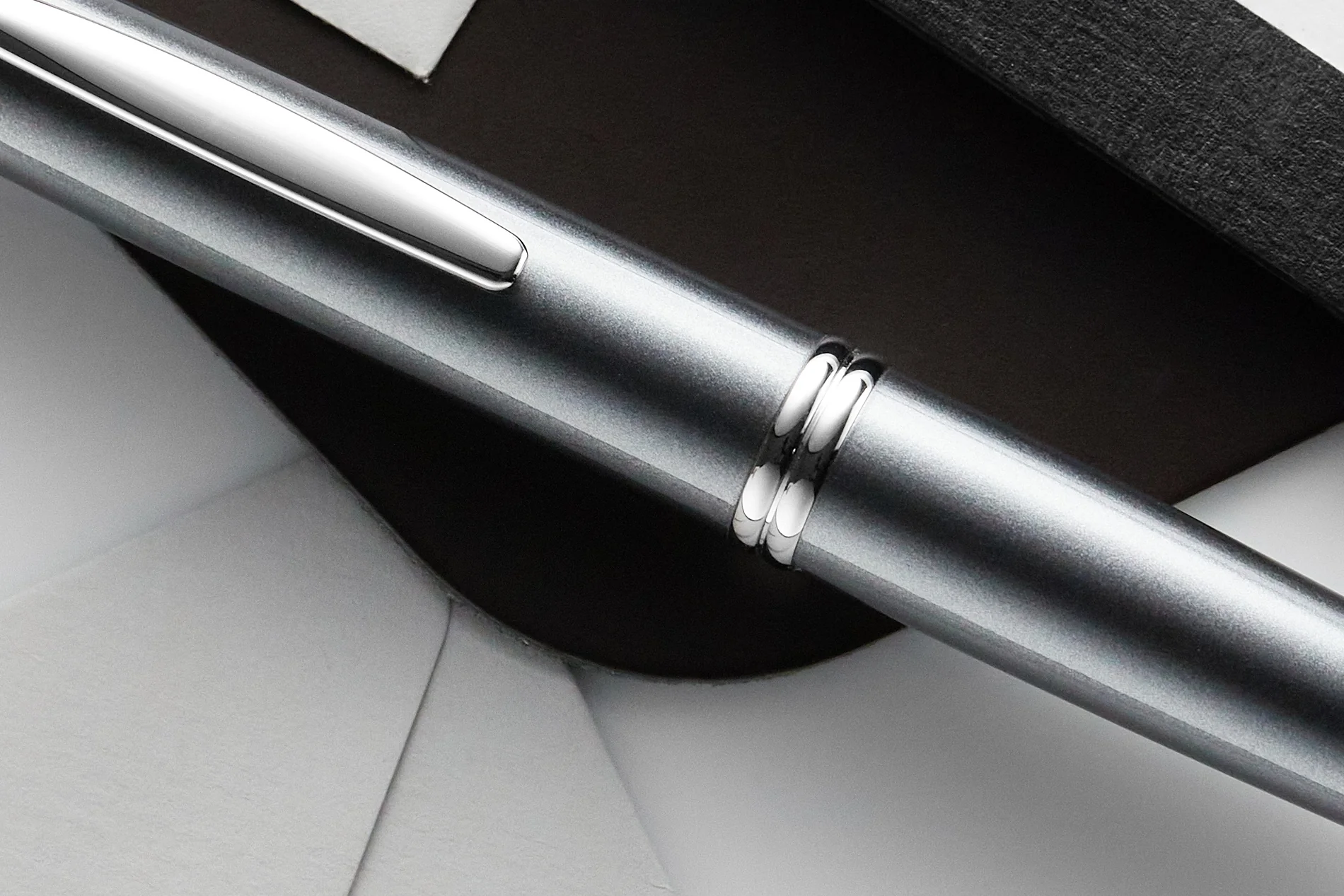 Pilot Vanishing Point Fountain Pen - Gun Metal/Rhodium - Image 12