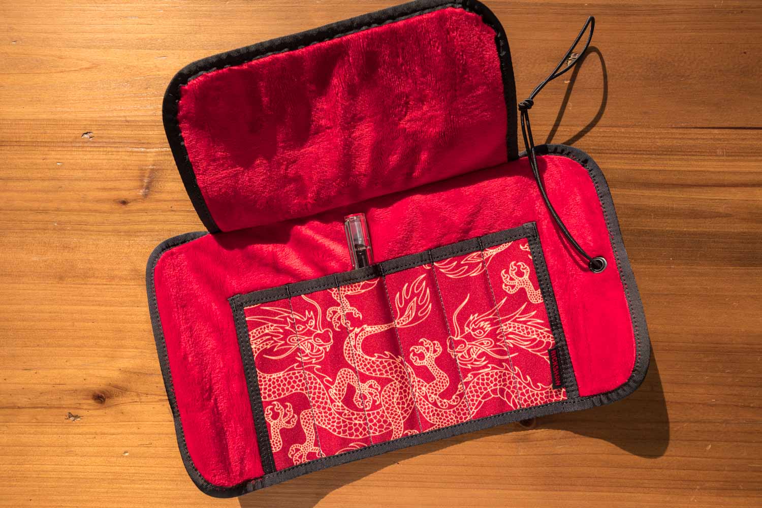 Rickshaw Bagworks Deluxe 6-Pen Roll - Red/Gold Dragon - Image 5