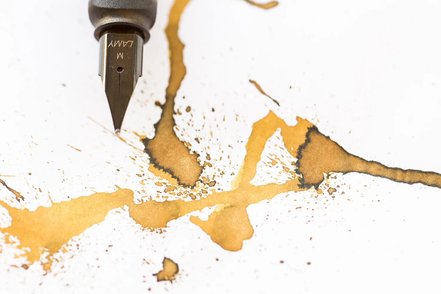 Robert Oster Heart of Gold - 50ml Bottled Ink - Image 4