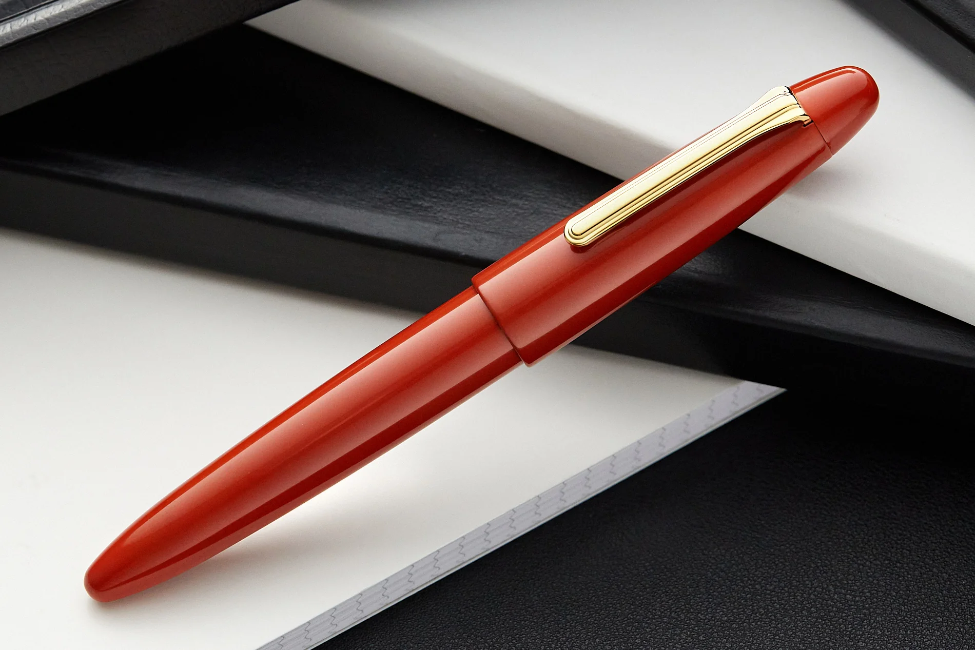 Sailor 1911 King of Pens Color Urushi Ebonite Fountain Pen - Amber - Image 2