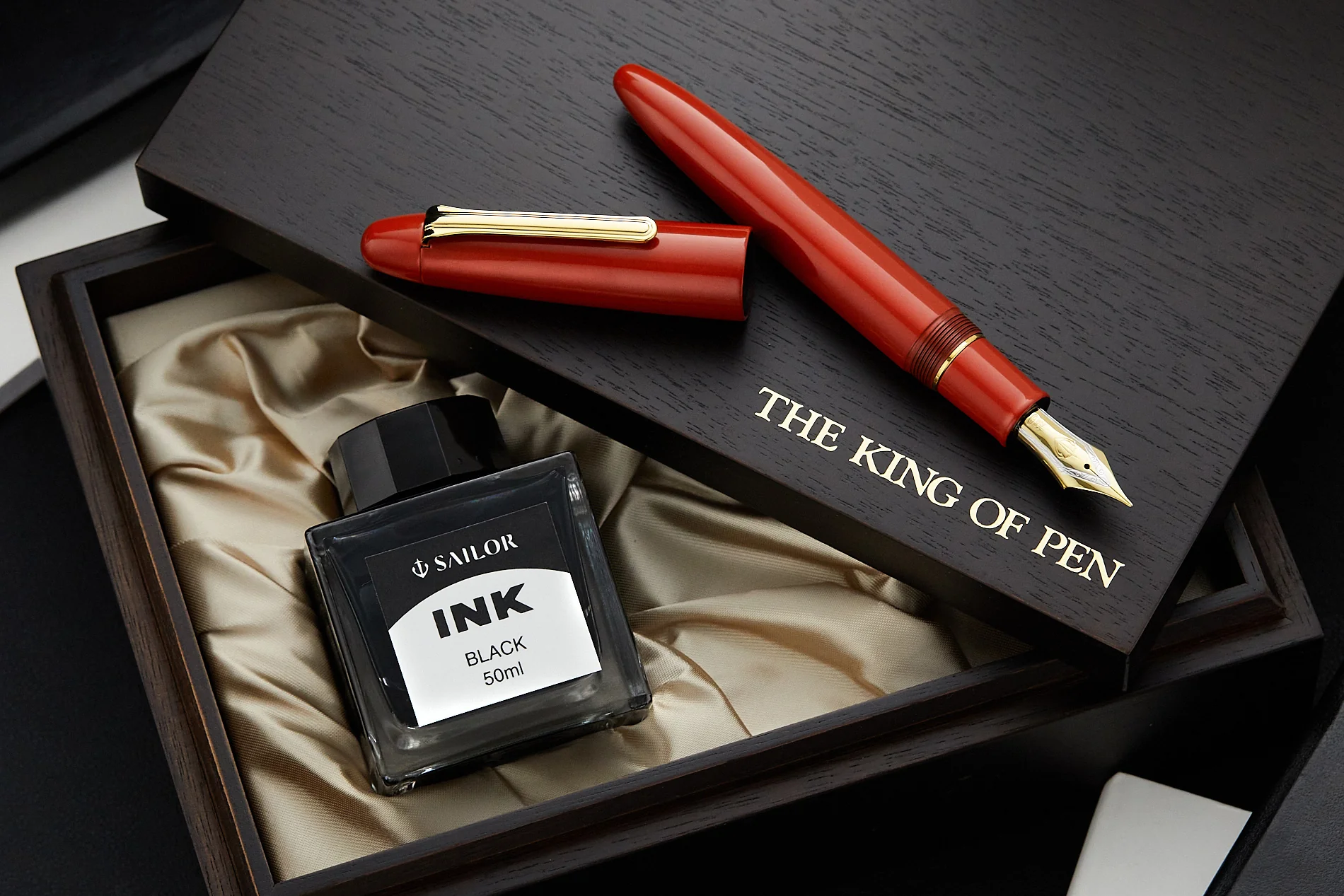 Sailor 1911 King of Pens Color Urushi Ebonite Fountain Pen - Amber - Image 3