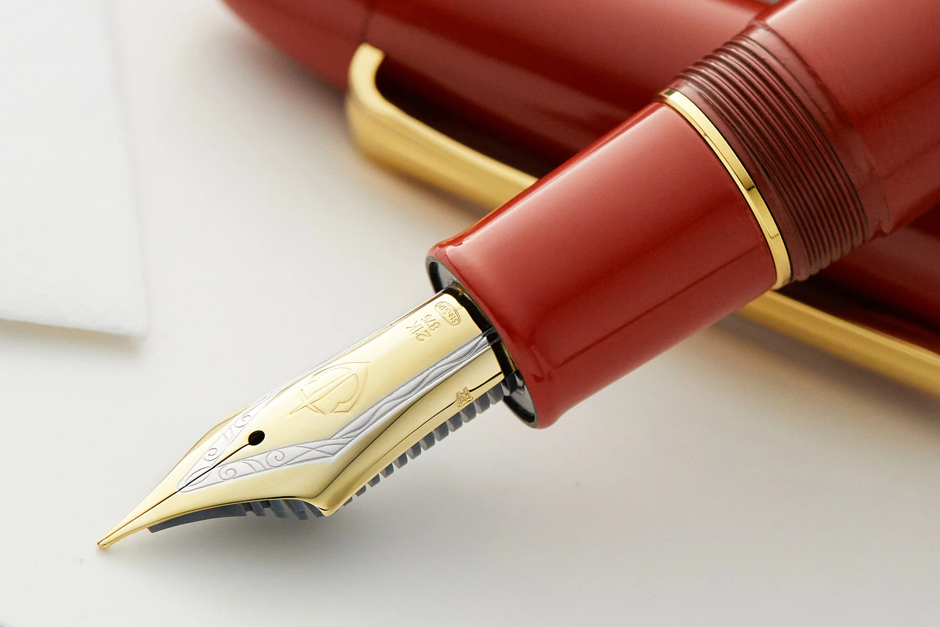 Sailor 1911 King of Pens Color Urushi Ebonite Fountain Pen - Amber - Image 4