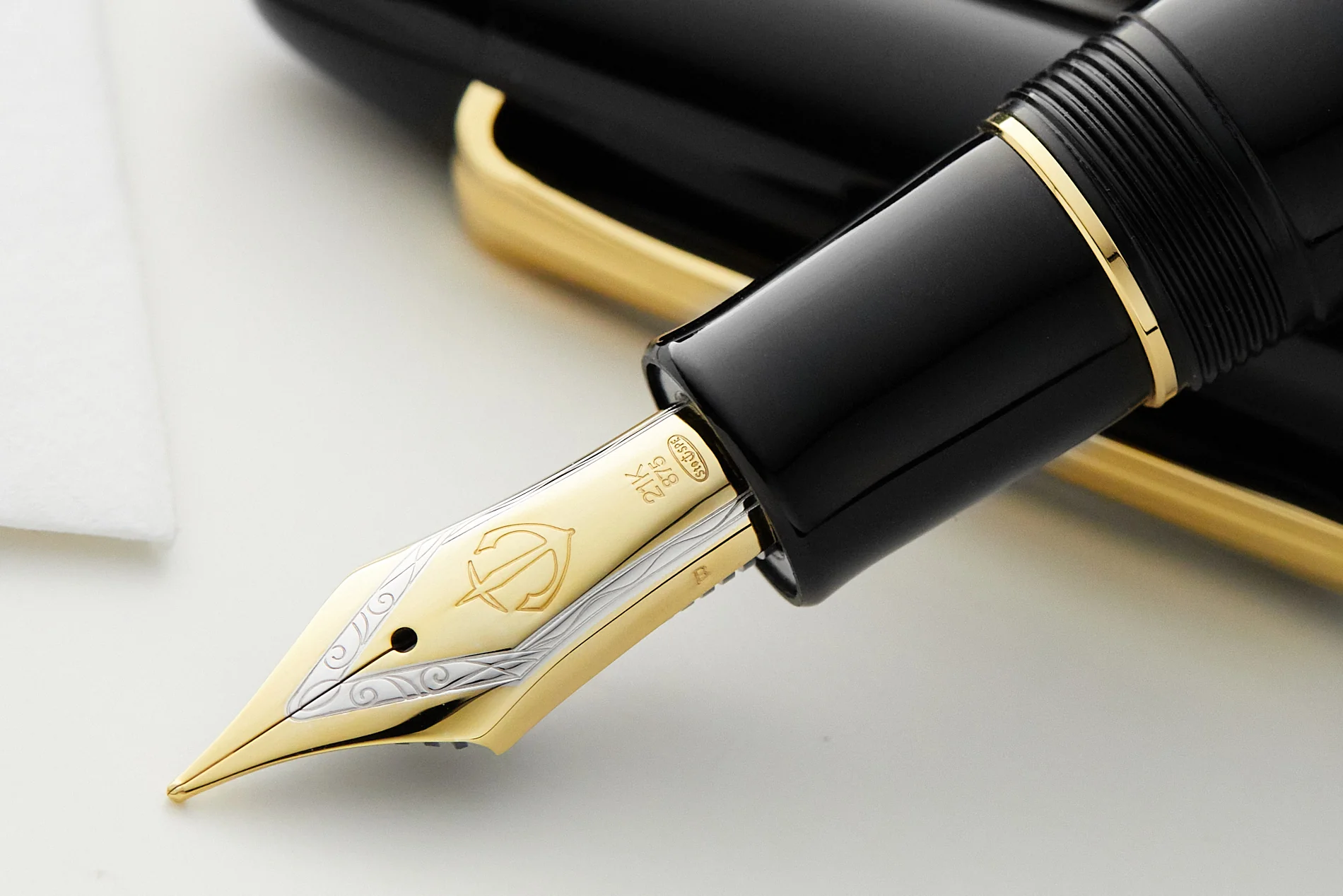 Sailor 1911 King of Pens Color Urushi Ebonite Fountain Pen - Black - Image 4