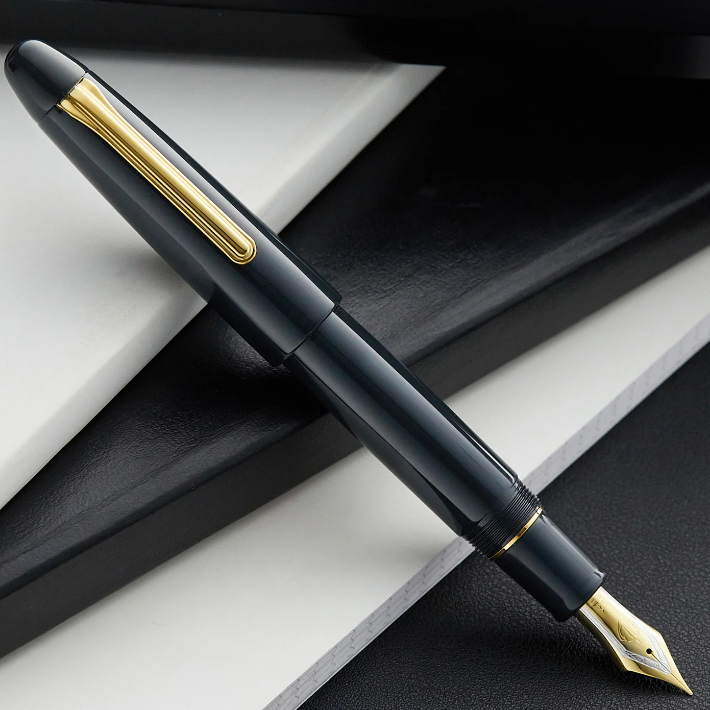 Sailor 1911 King of Pens Color Urushi Ebonite Fountain Pen - Dusk Blue