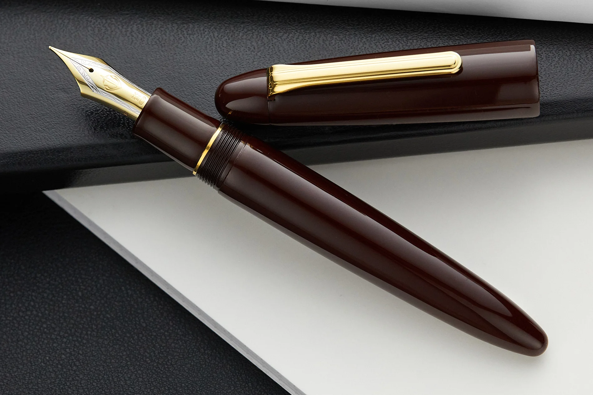 Sailor 1911 King of Pens Color Urushi Ebonite Fountain Pen - Maroon - Image 5