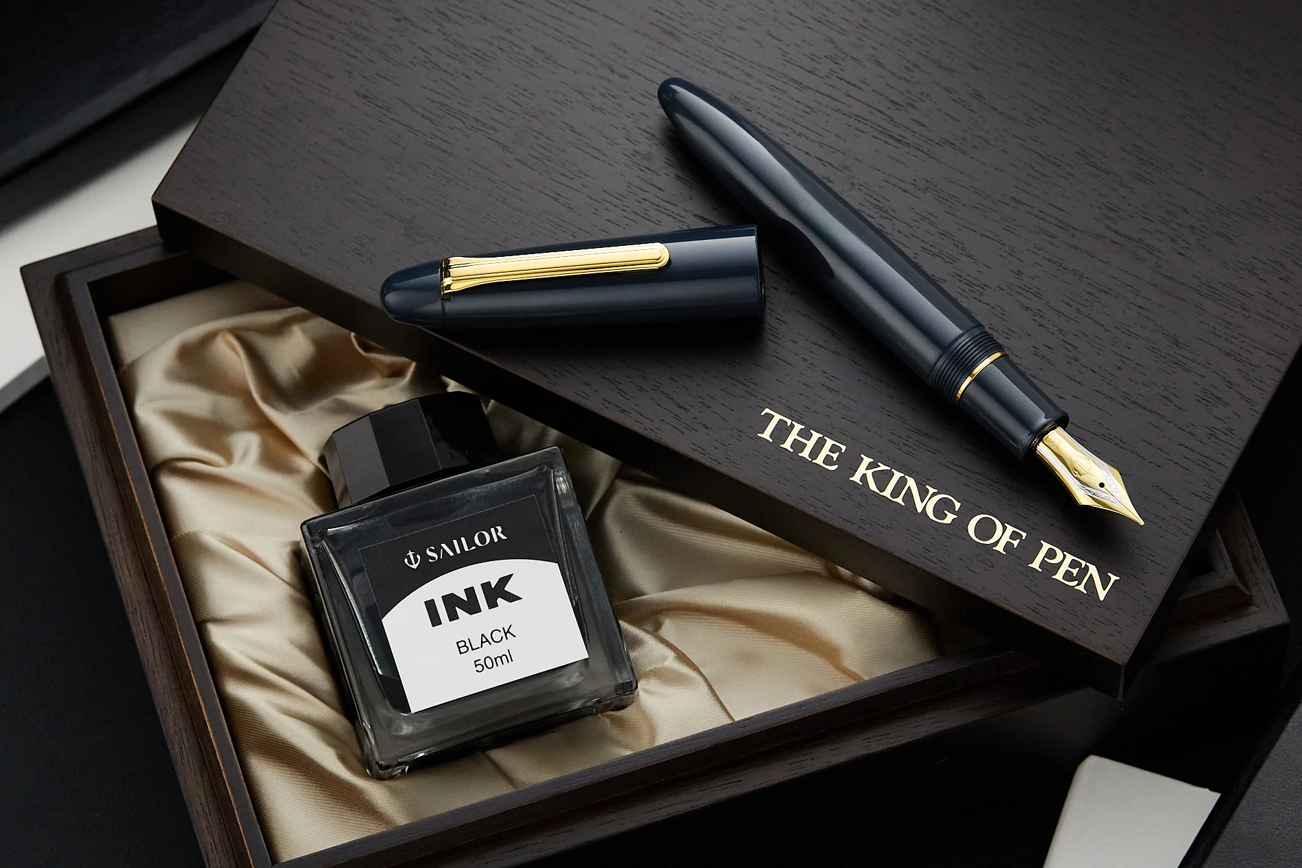 Sailor 1911 King of Pens Color Urushi Ebonite Fountain Pen - Slate Blue - Image 3