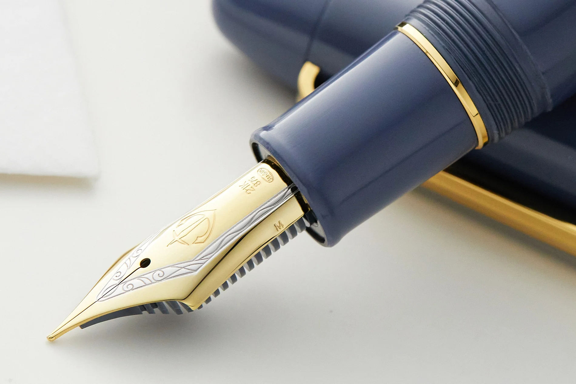 Sailor 1911 King of Pens Color Urushi Ebonite Fountain Pen - Smoke Gray - Image 4