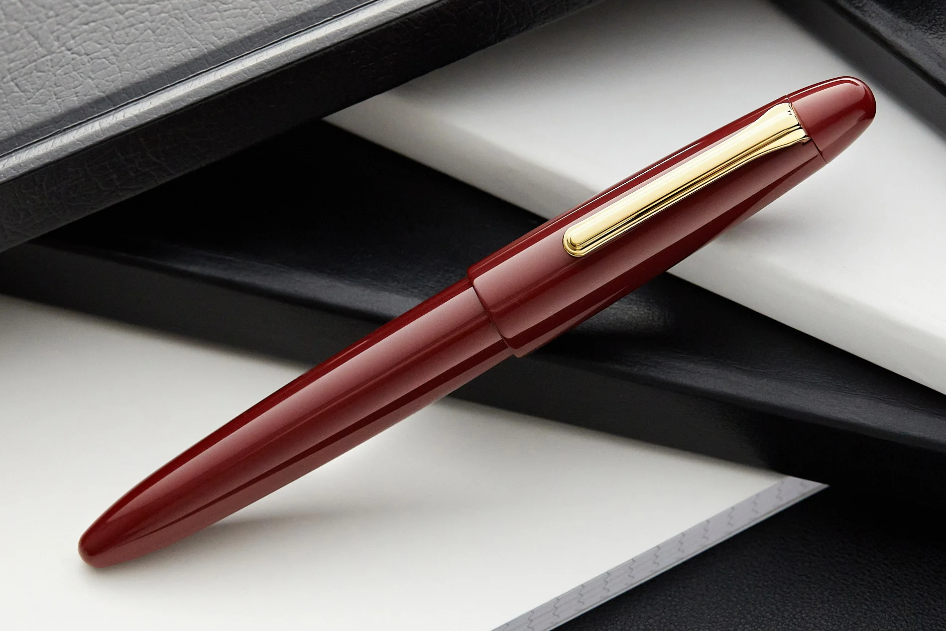 Sailor 1911 King of Pens Color Urushi Ebonite Fountain Pen - Wine Red - Image 2