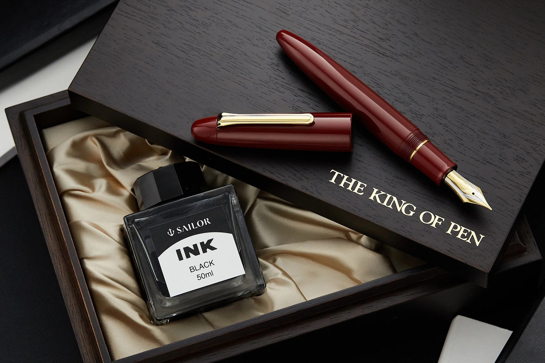 Sailor 1911 King of Pens Color Urushi Ebonite Fountain Pen - Wine Red - Image 3