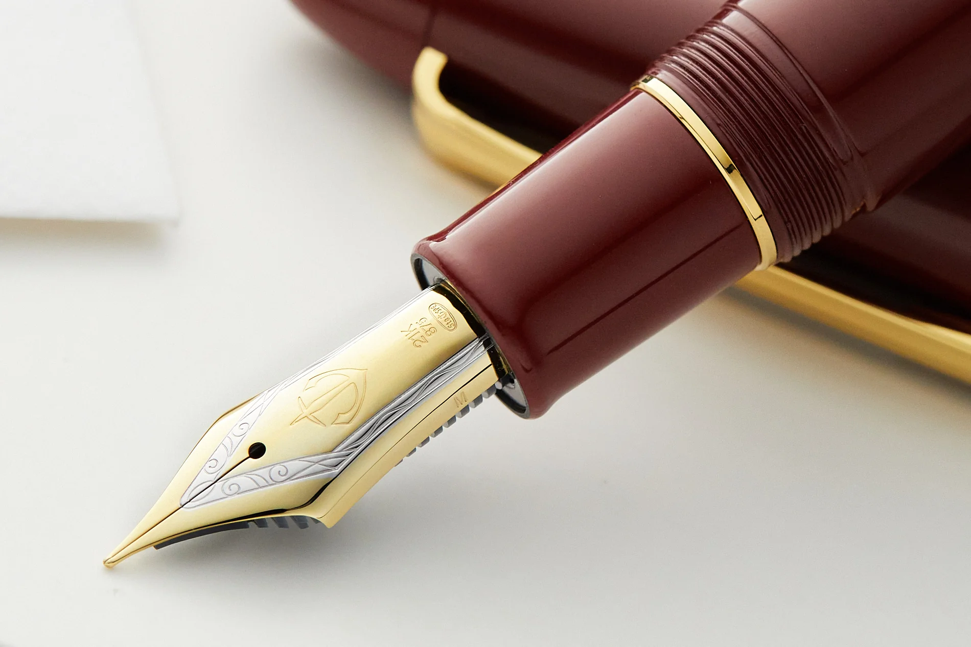 Sailor 1911 King of Pens Color Urushi Ebonite Fountain Pen - Wine Red - Image 4