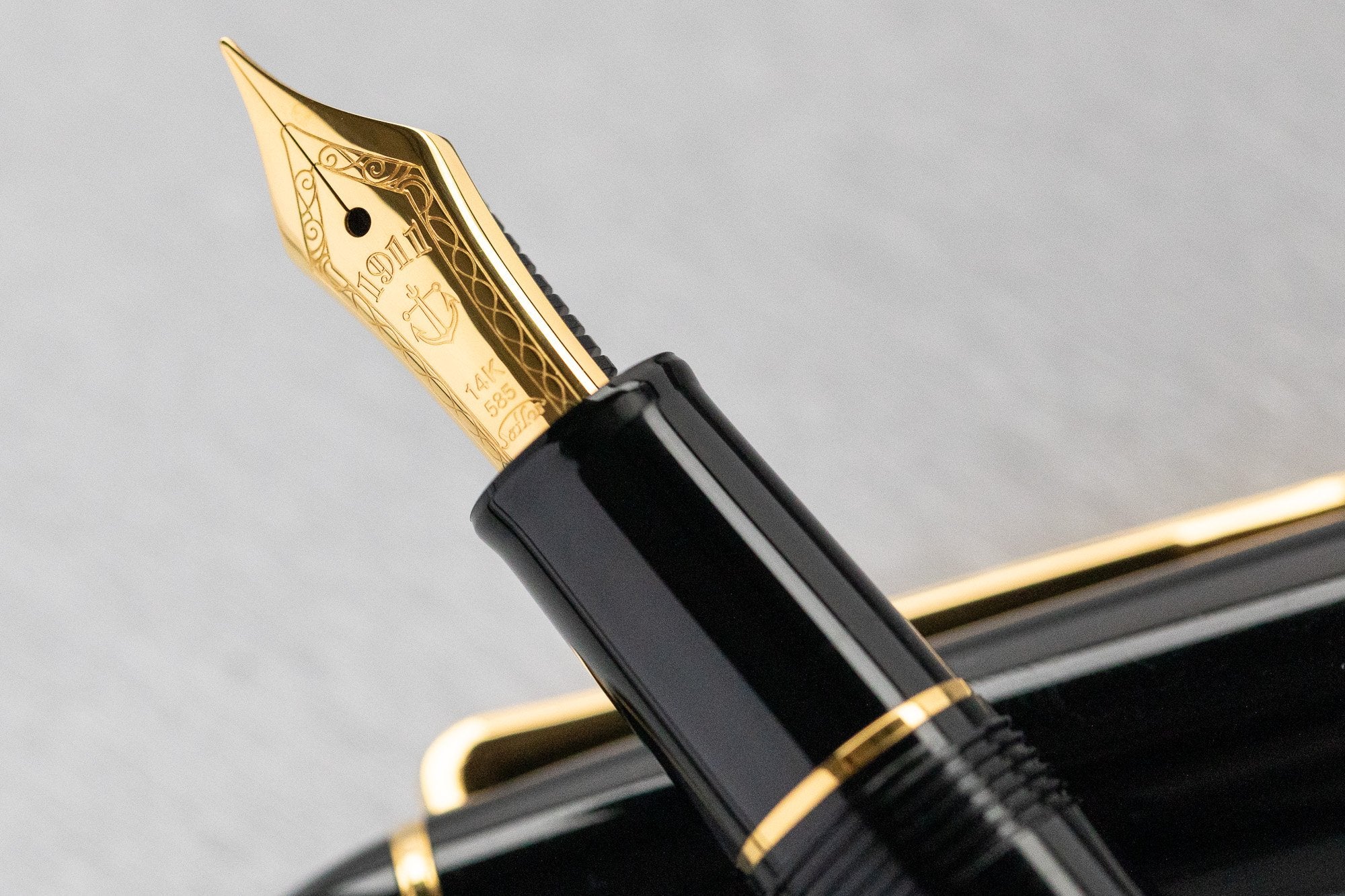 Sailor 1911S Fountain Pen - Black/Gold - Image 8