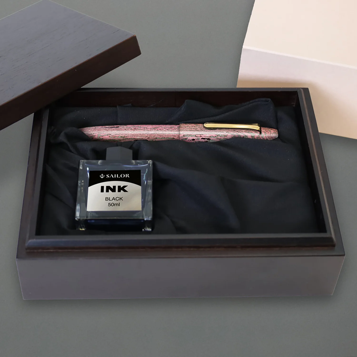 Sailor King of Pens Naginata Togi Ebonite Fountain Pen - UMESAKI (Limited Edition) - Image 9