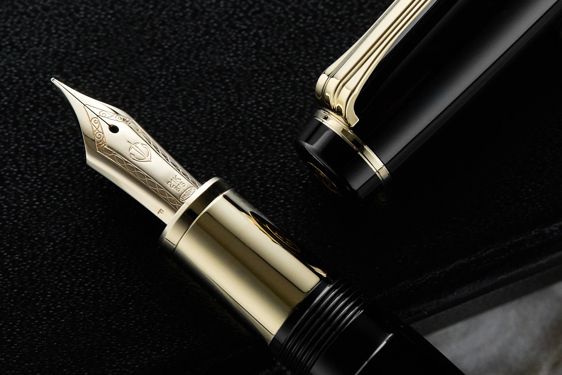 Sailor Pro Gear Fountain Pen - Roppongi Gold (Limited Edition) - Image 4