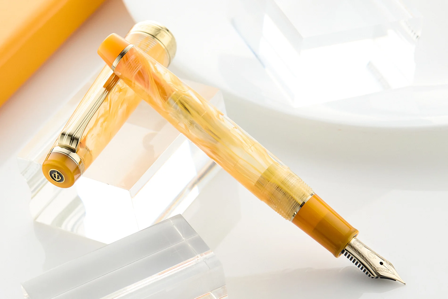 Sailor Veilio Fountain Pen - Pearl Orange (Limited Production) - Image 2