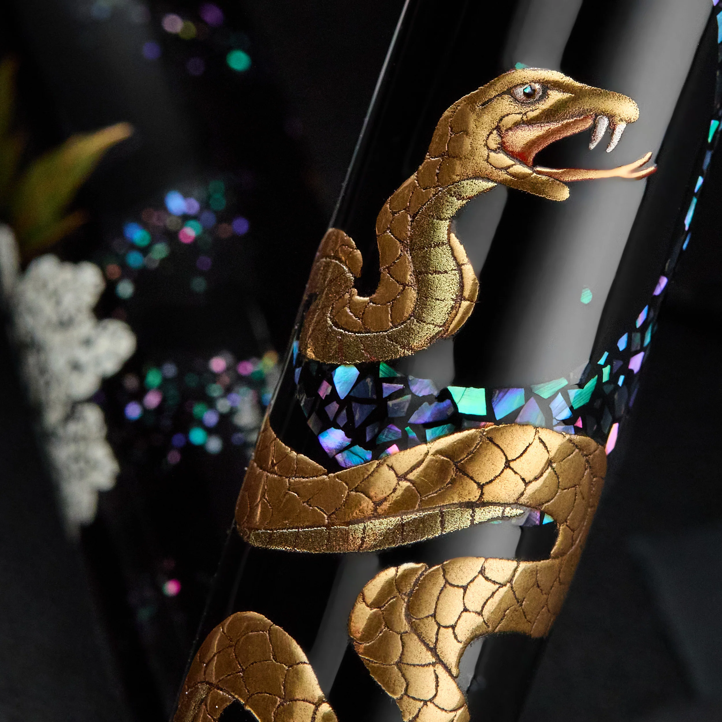 TACCIA Empress Maki-e Fountain Pen - Serpent (Limited Edition) - Image 2