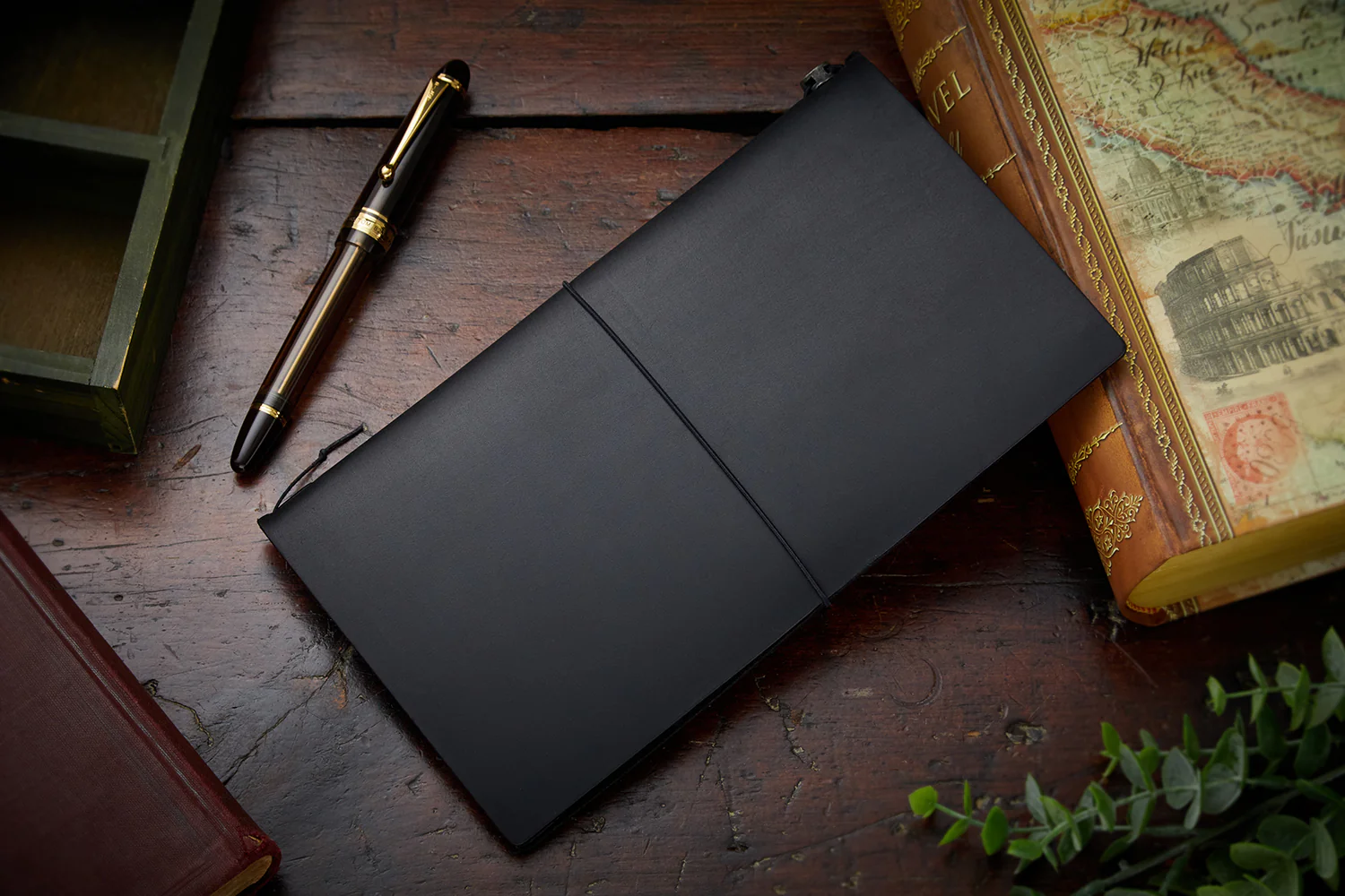 Traveler's Notebook - Black (Regular) - Image 6